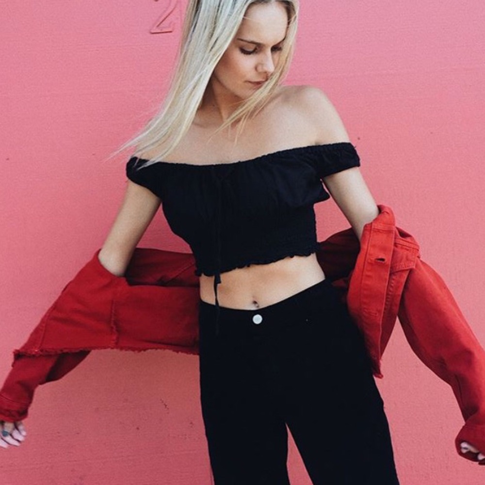 BNWOT BRANDY MELVILLE HIGH WAISTED BLACK JEANS